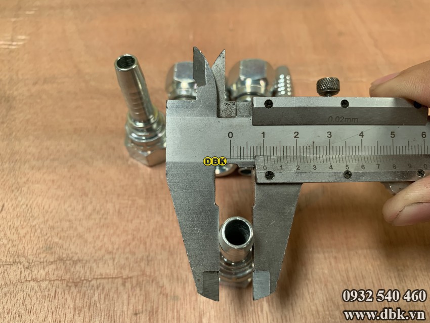Dau Cut Thang 1 Giac 3 8 Inch R2At S22 M17 Nhat Loi