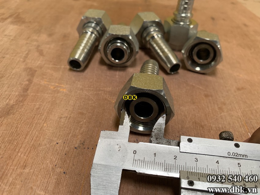 Dau Cut Thang 1 Giac 5 8 Inch R12 S32 M26X1 5 Duc Loi