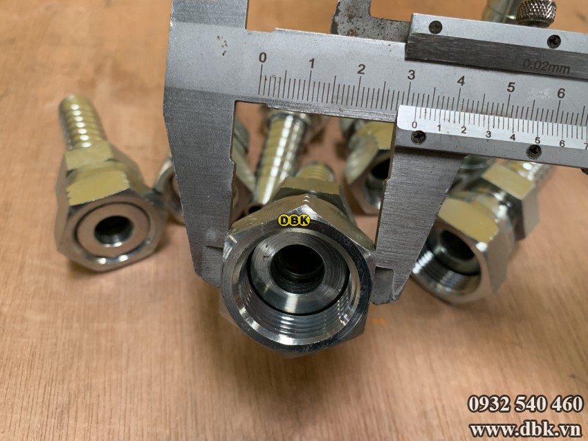 Dau Cut Thang 2 Giac 5 8 Inch R12 S32 Htc