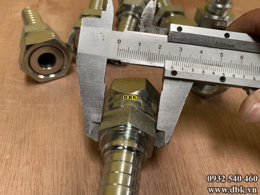 Dau Cut Thang 2 Giac 5 8 Inch R12 S32 Htc