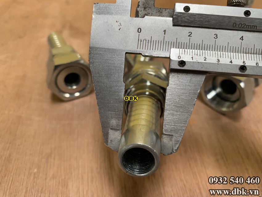 Dau Cut Thang 2 Giac 5 8 Inch R12 S32 Htc