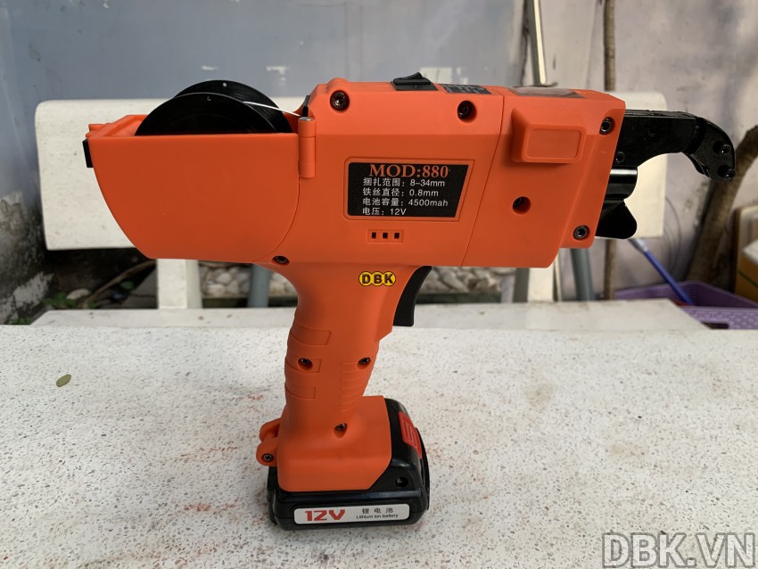May Buoc Day Thep 12V Dbk 880