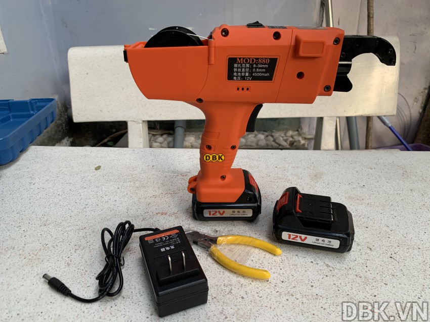 May Buoc Day Thep 12V Dbk 880