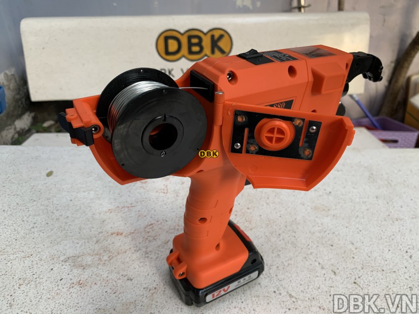 May Buoc Day Thep 12V Dbk 880