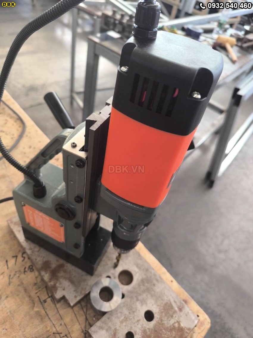 May Khoan Tu Mini Dbk Tn 16E 16Mm 1710W