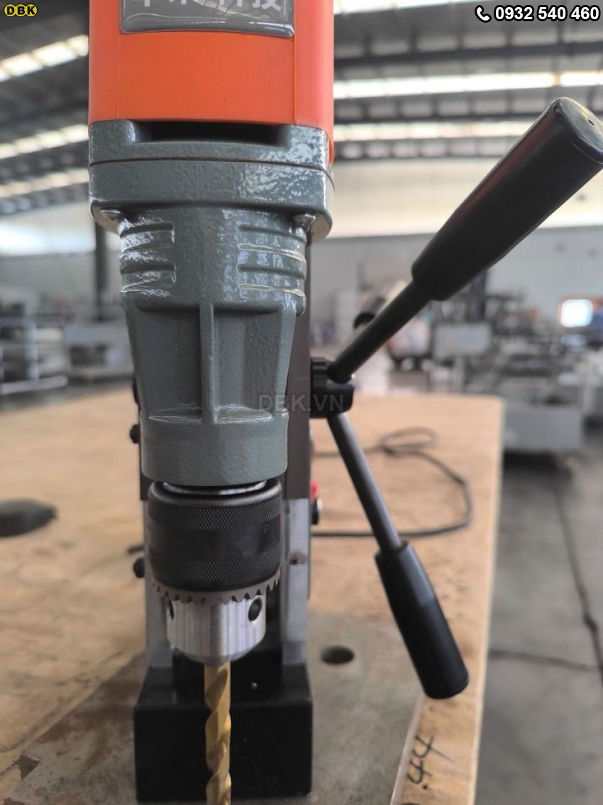 May Khoan Tu Mini Dbk Tn 16E 16Mm 1710W