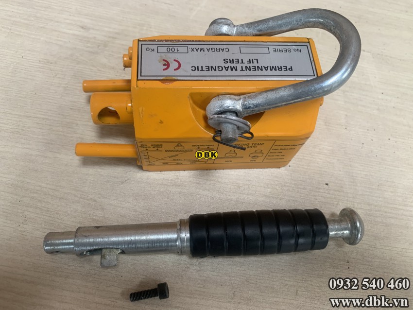 Nam Cham Nang Tay Gat 100 Kg Dbk Pml 100