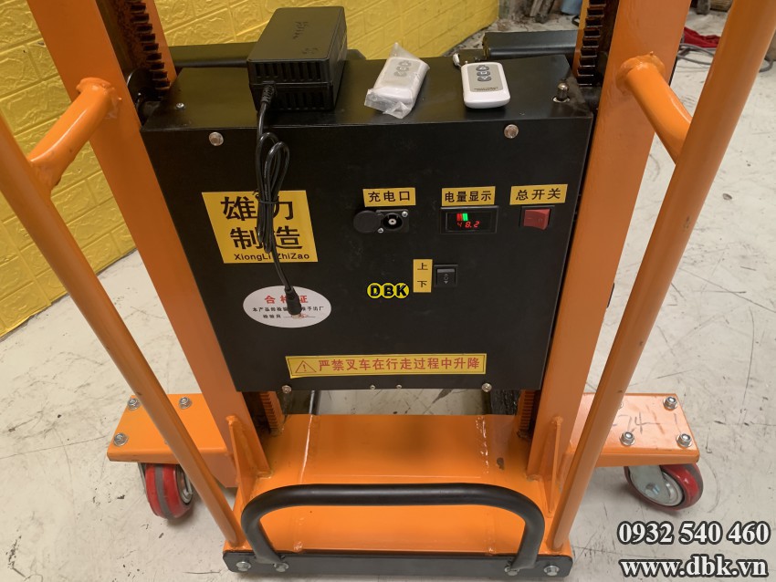 Xe Nang Dien Tu Leo 500Kg 1 3 Met