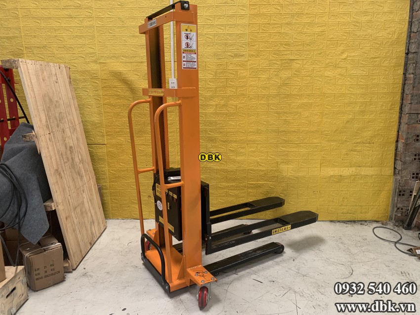 Xe Nang Dien Tu Leo 500Kg 1 3 Met
