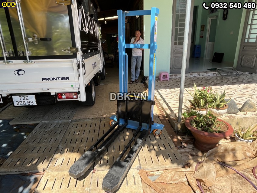 Xe Nang Dien Tu Leo 500Kg 1 3 Met