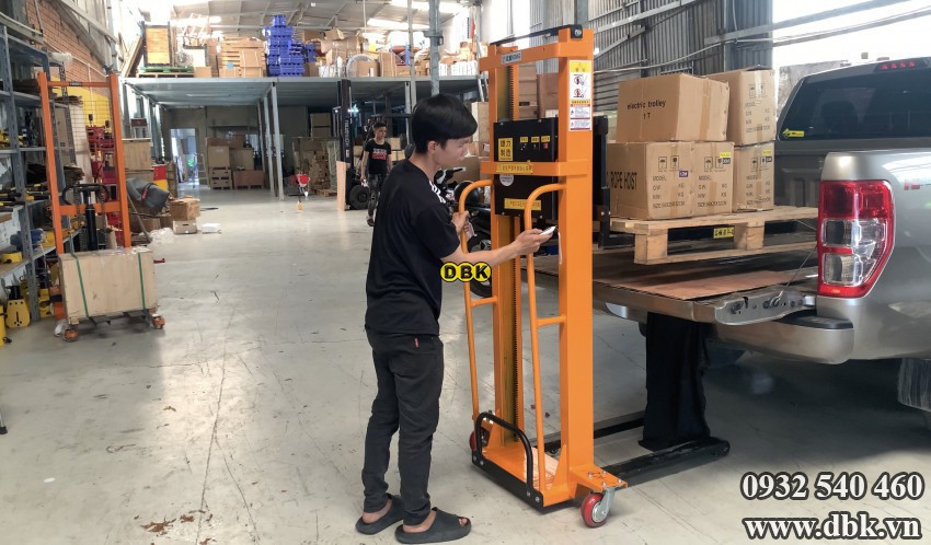 Xe Nang Dien Tu Leo 500Kg 1 3 Met